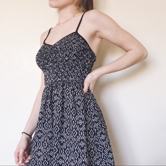 mason + mackenzie Dresses & Skirts - 🌸Black and White Dress with Sweetheart Neckline